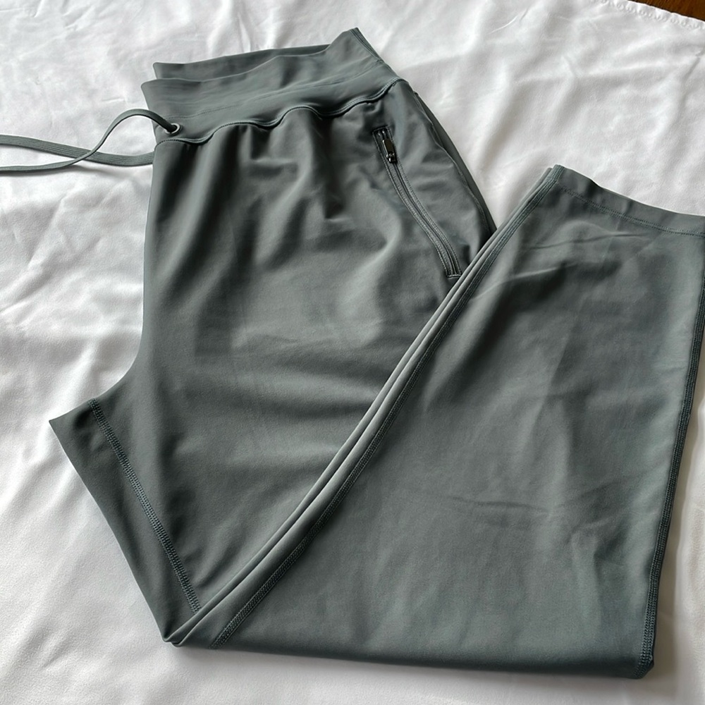 NWOT Old Navy Salutation Joggers!